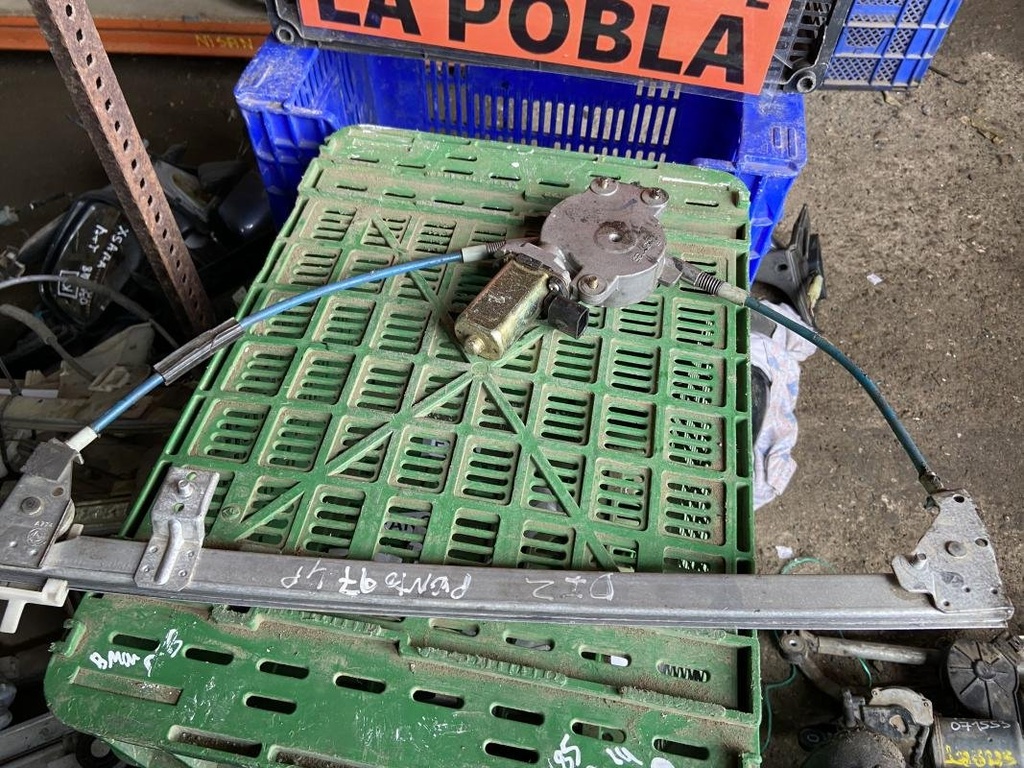 Elevalunas delantero izquierdo - Fiat Punto I (176) (1.1 (55 cv)) (1997)