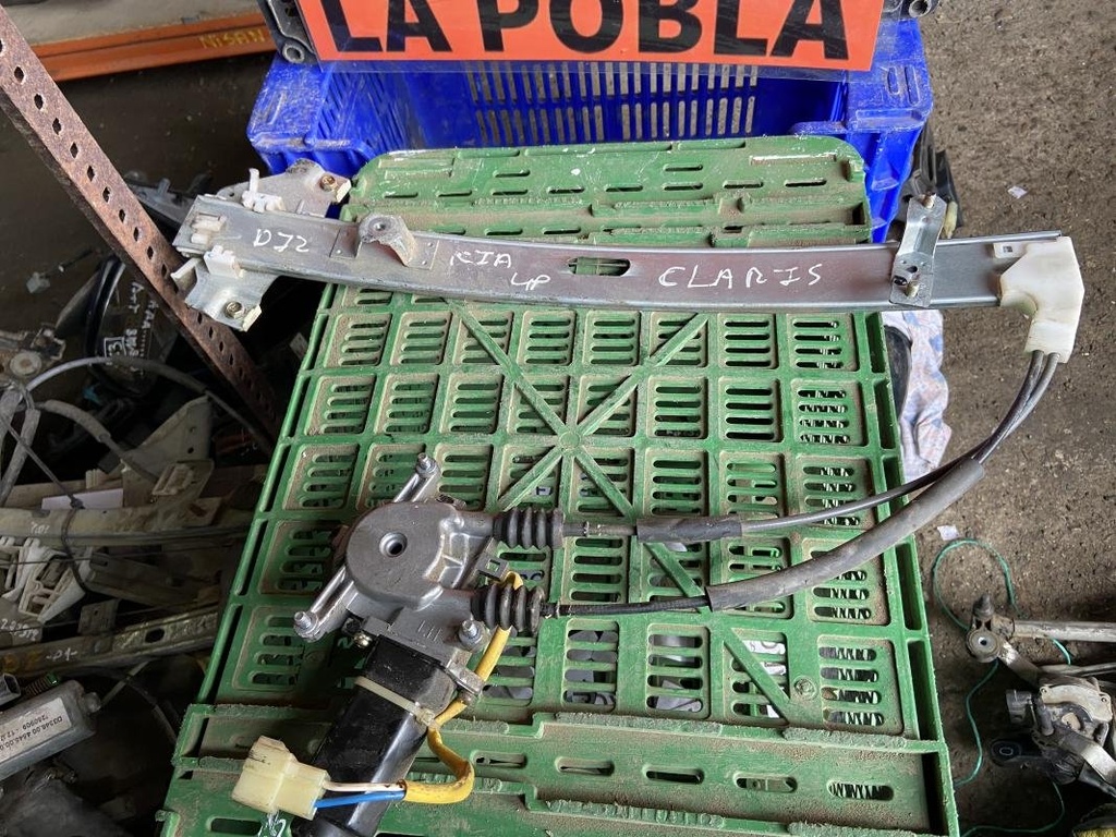 Elevalunas delantero izquierdo - Kia Clarus (GC) (1.8i 16V (116 cv))