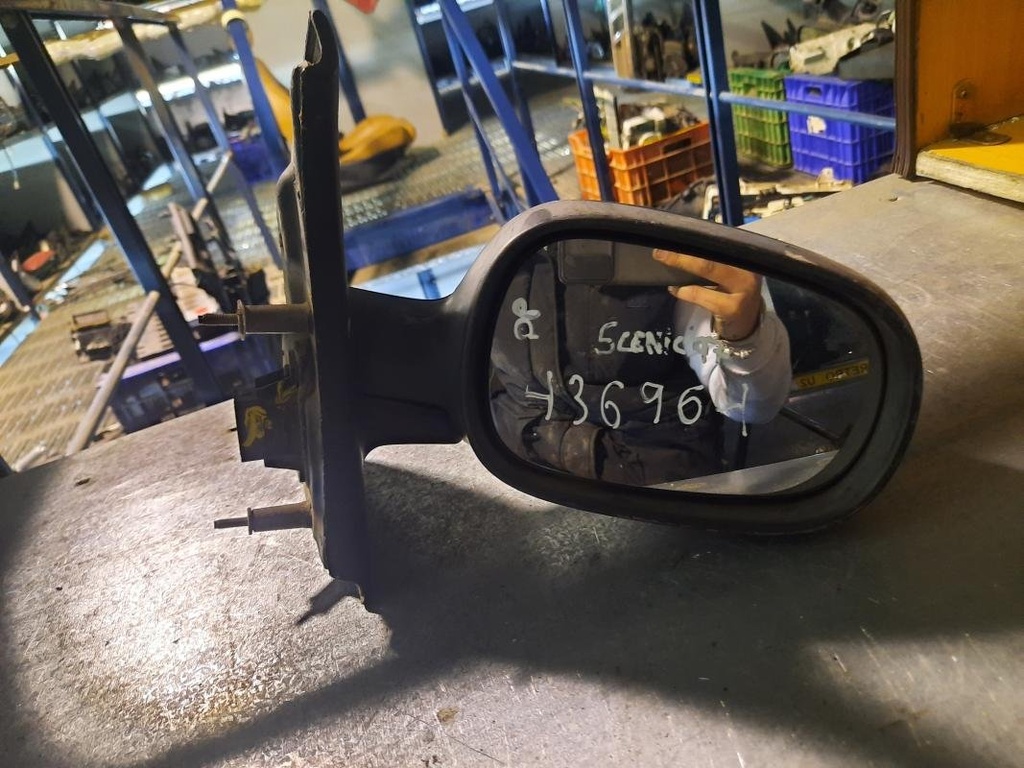 Retrovisor derecho - Renault Scenic I (1.6i (90 cv)) (1997)
