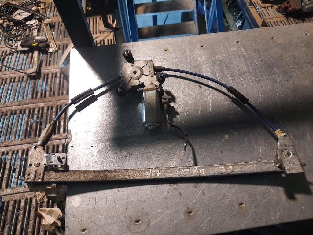 Elevalunas delantero derecho - Peugeot 406 (8) (1.8 i 16V (116 cv))