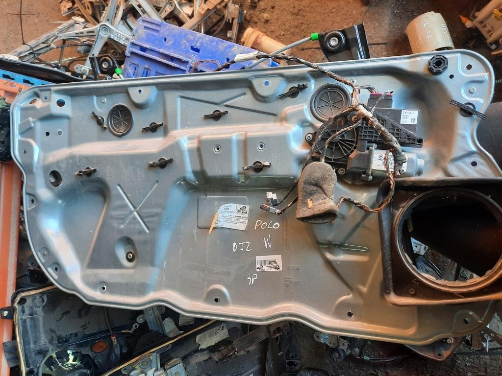 Elevalunas delantero izquierdo - Volkswagen Polo IV (9N) (1.4 16V (75 cv))