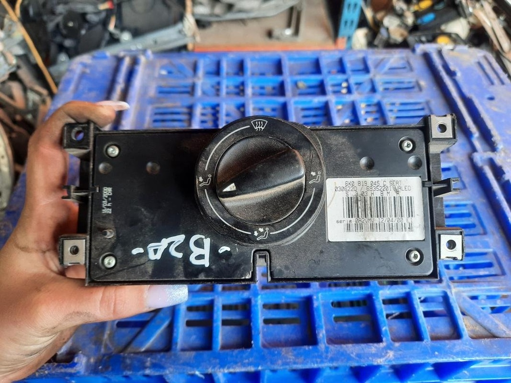 Mando calefaccion / A/A - Seat Ibiza II (Versión 1999) (1.4 16V (75 cv)) (2000)