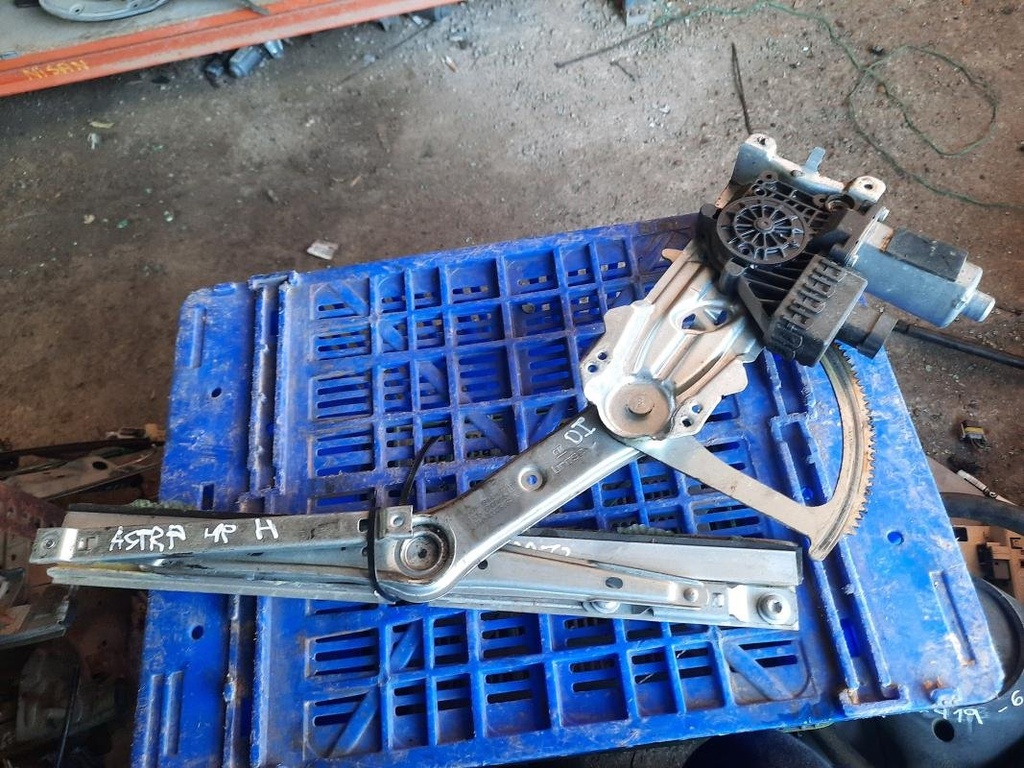 Elevalunas delantero izquierdo - Opel Astra H (1.4i 16V (90 cv) Automatico)