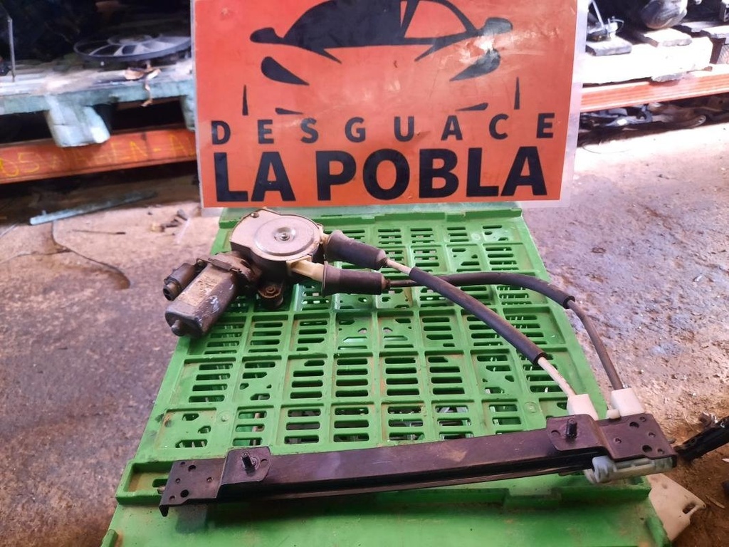 Elevalunas trasero derecho - Alfa Romeo 147 5-Puertas (1.6 i 16V (105 cv))
