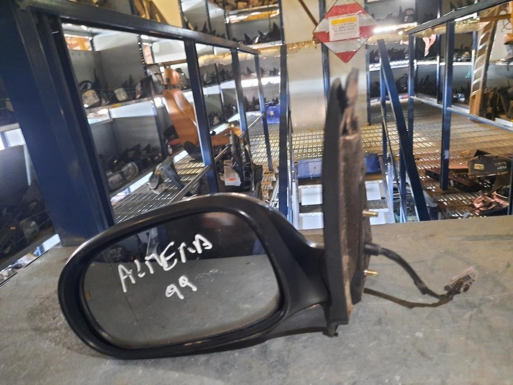 Retrovisor izquierdo - Nissan Almera I Hatchback (N15) (1.4 S,GX,LX (75 cv)) (1999)
