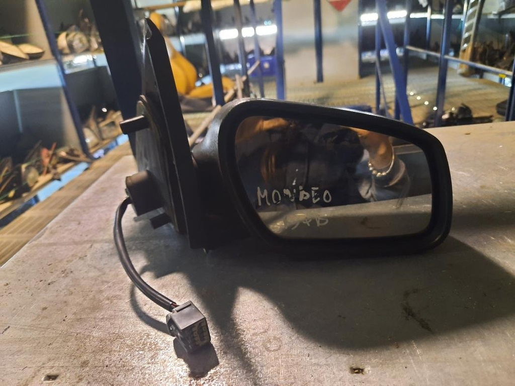 Retrovisor derecho - Ford Mondeo II Hatchback (2.0 16V (145 cv) Automatico)