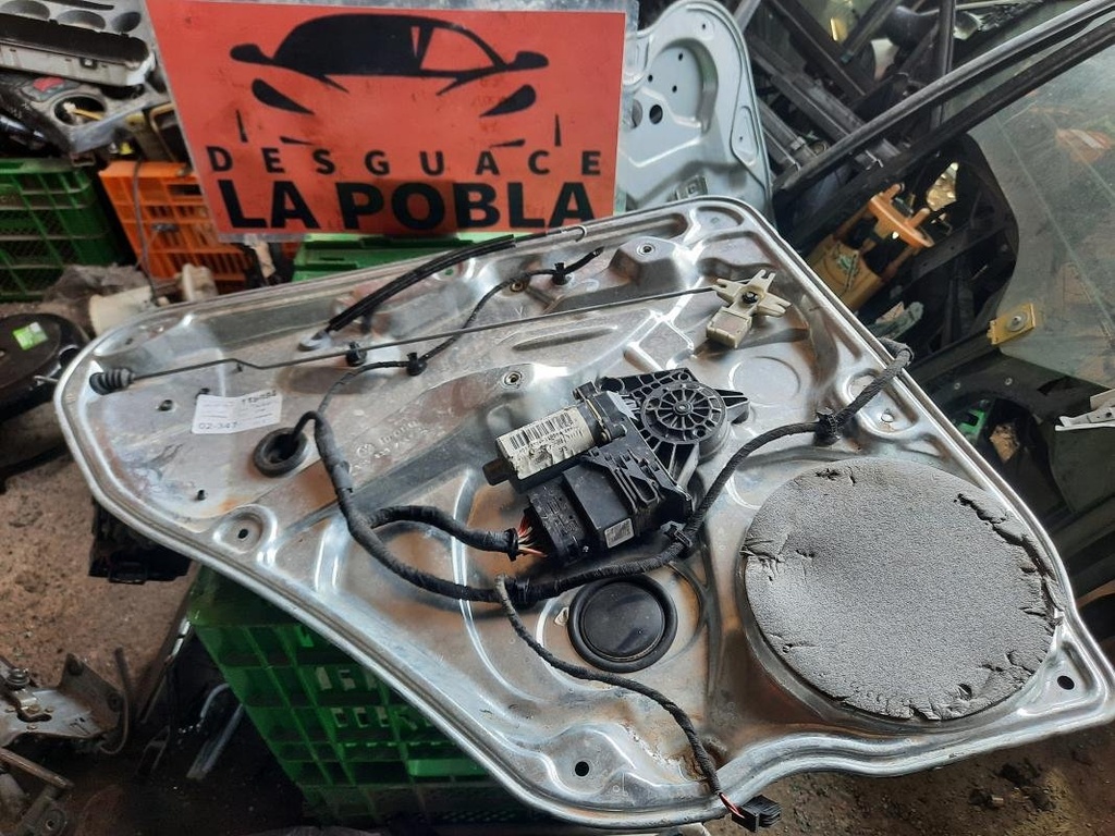 Elevalunas trasero izquierdo - Volkswagen Passat Variant (B5) (1.8 20V Syncro (125 cv))