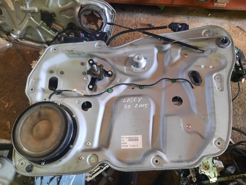 Elevalunas delantero derecho - Volkswagen Caddy (Typ 2K) (1.4 16V (75 cv)) (2005)