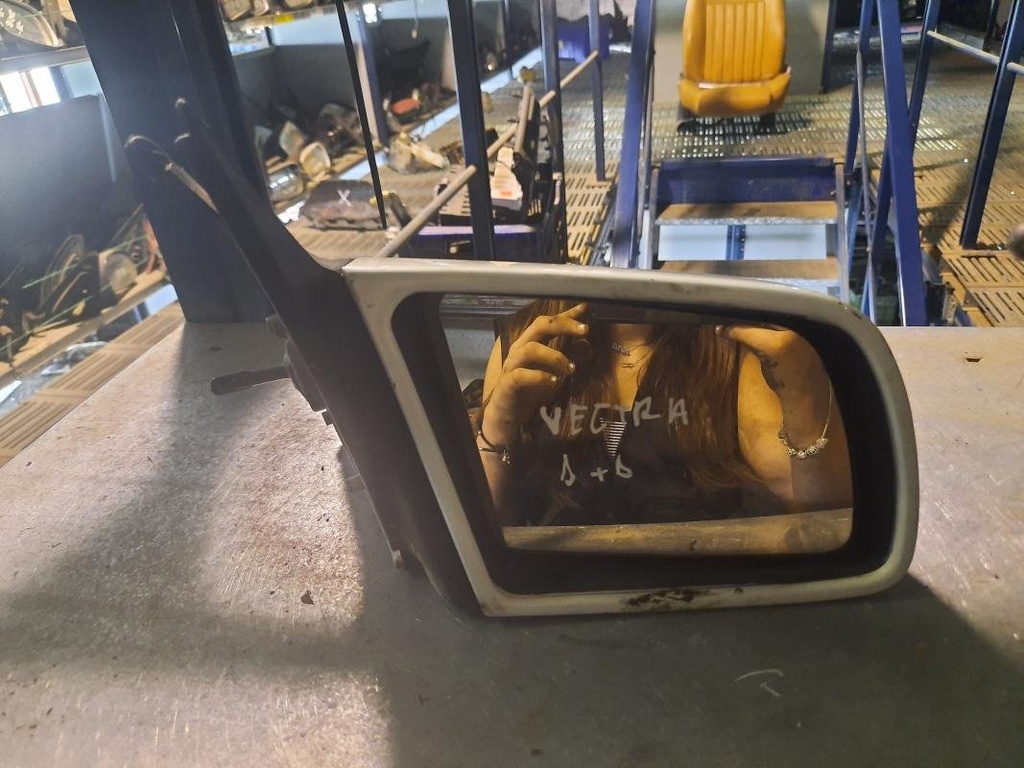 Retrovisor derecho - Opel Vectra A (1.6i CAT (75 cv))