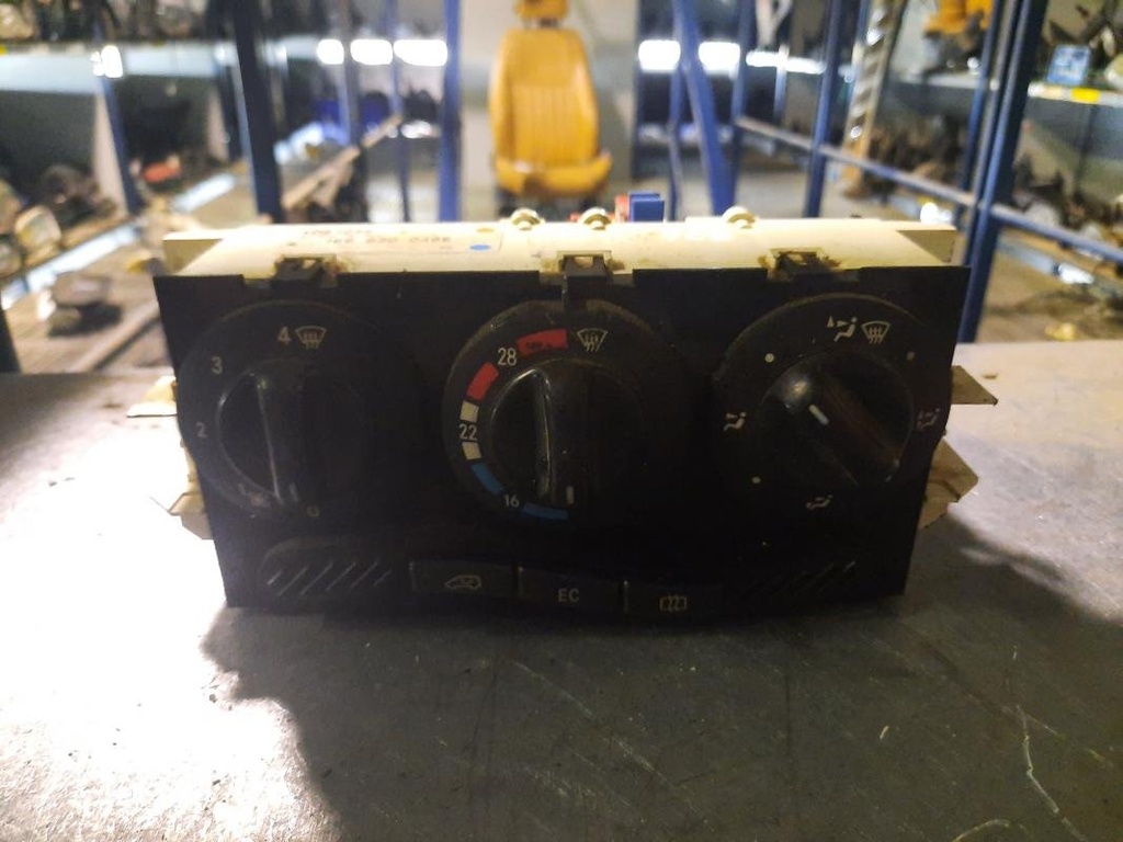 Mando calefaccion / A/A - Mercedes Benz Clase A (W168) (A 160 (168.033) (102 cv))