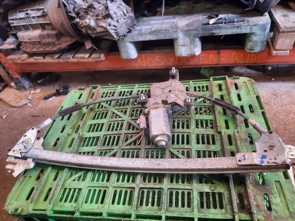 Elevalunas trasero izquierdo - Peugeot 406 (8) (1.8 i 16V (116 cv))