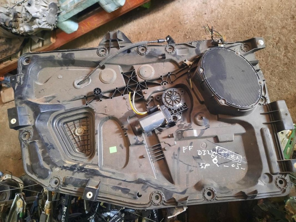Elevalunas delantero izquierdo - Ford Fiesta VI (1.4 16V (80 cv)) (2005)