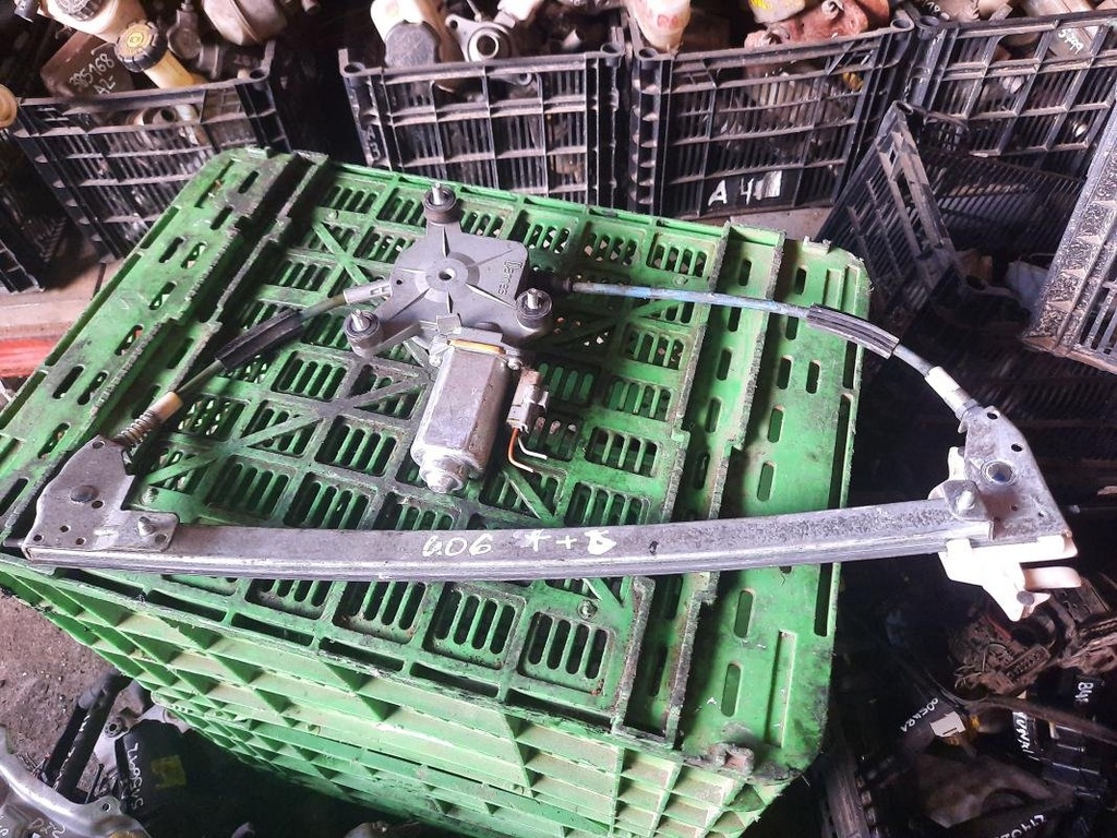 Elevalunas trasero derecho - Peugeot 406 (8) (1.8 16V (110 cv))