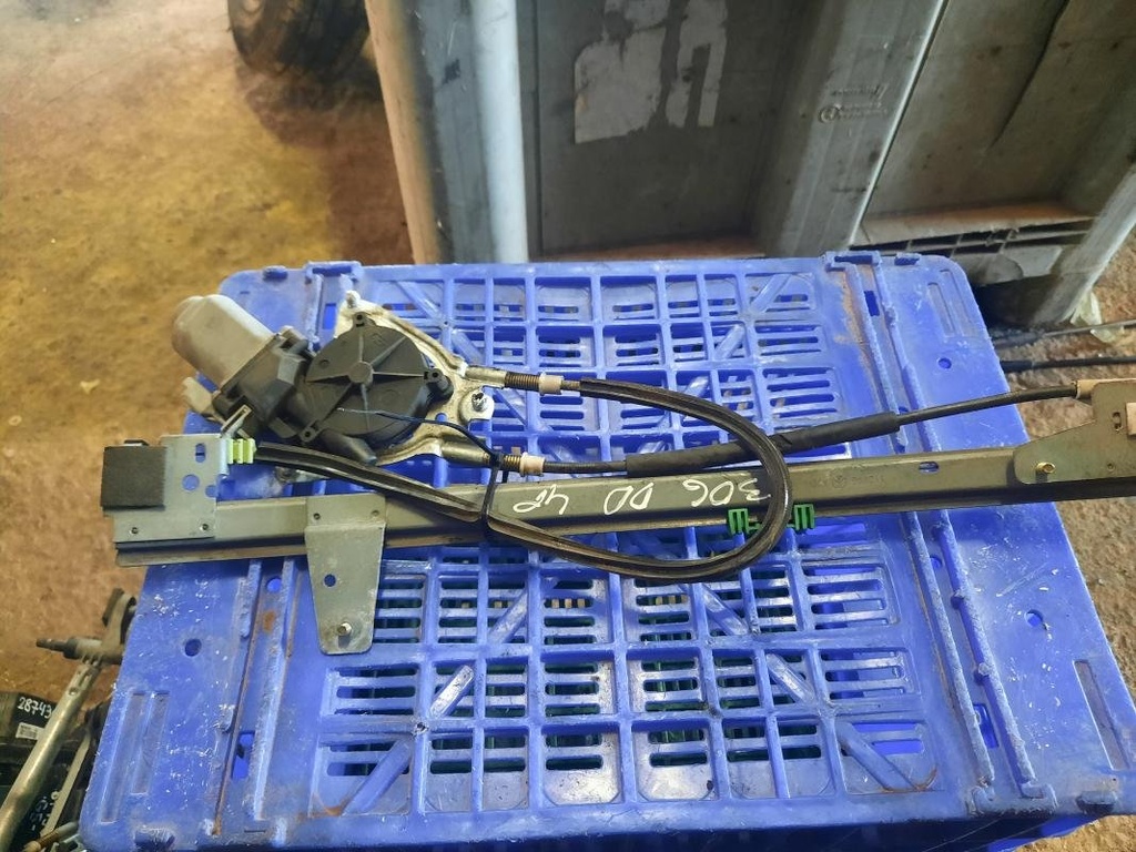 Elevalunas delantero derecho - Peugeot 306 (7B) (1.8 ST (101 cv))