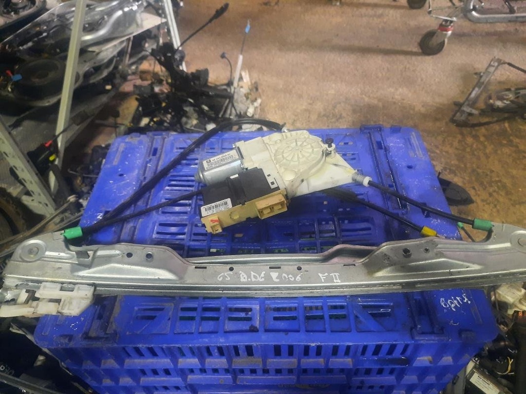 Elevalunas delantero derecho - Citroen C5 I (Fase II, 2004) (2.0 HDi (136 cv) FAP) (2006)