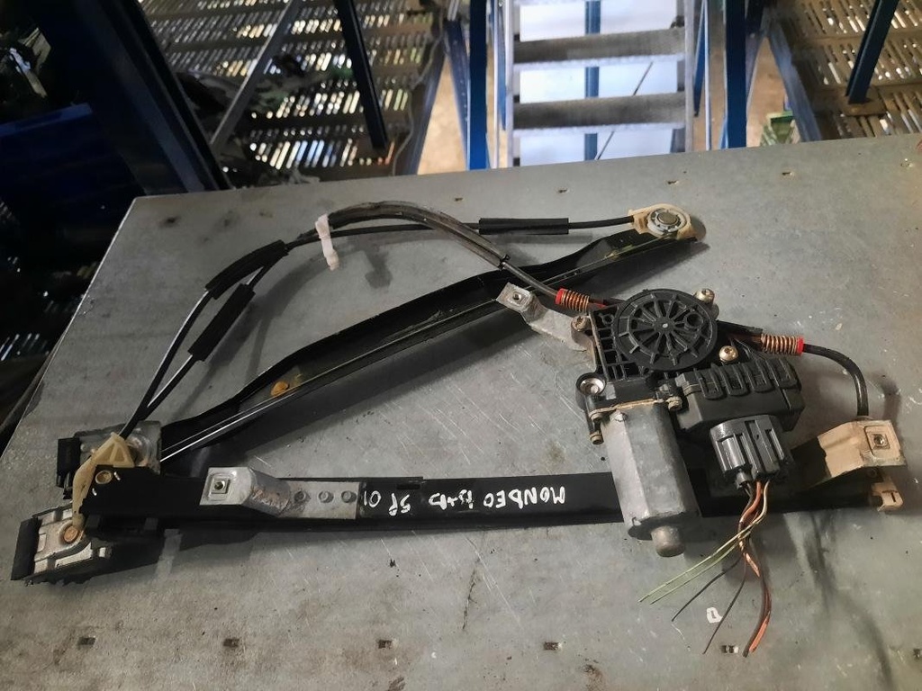 Elevalunas delantero derecho - Ford Mondeo II Hatchback (2.0 16V (145 cv))