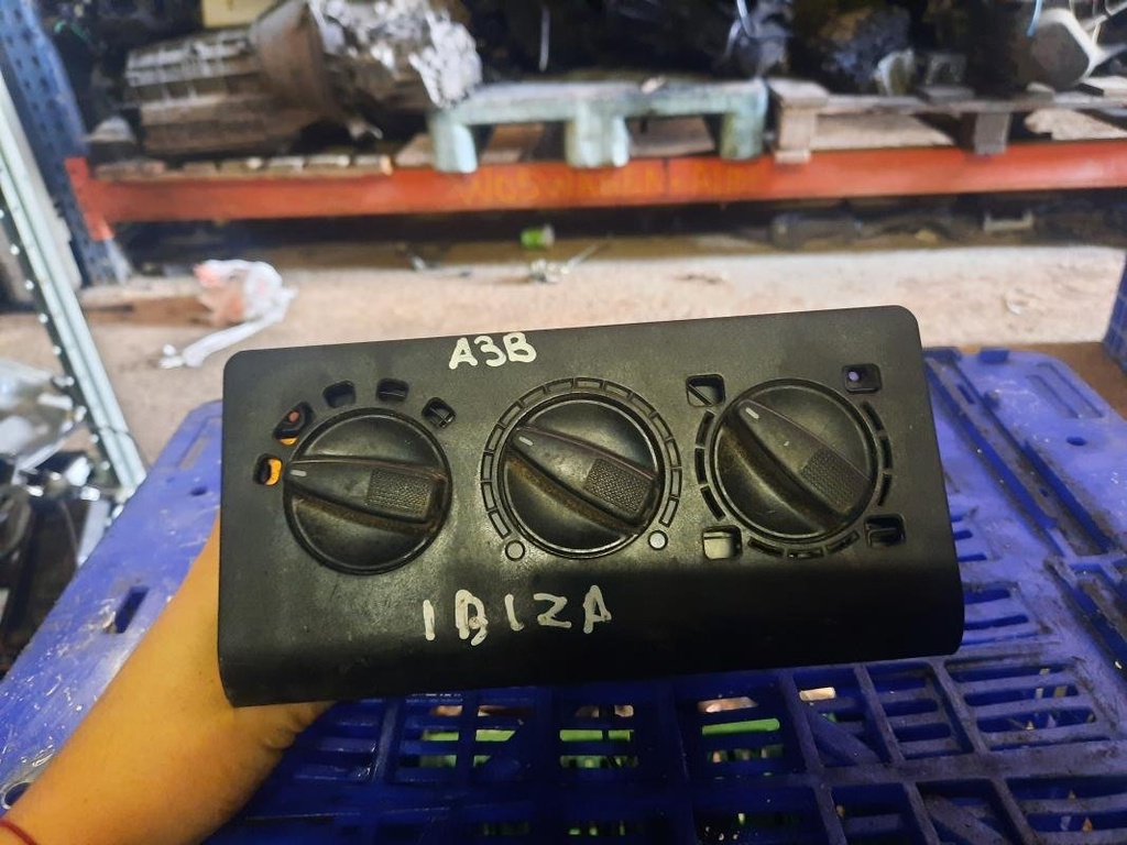 Mando calefaccion / A/A - Seat Ibiza II (1.4 i 16V (101 cv))