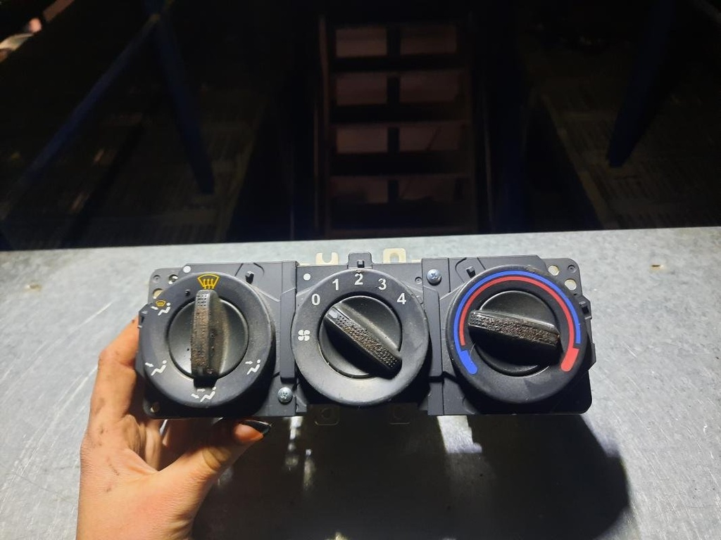 Mando calefaccion / A/A - Honda Civic Hatchback VII (1.4 16V (90 cv) Automatico) (2002)