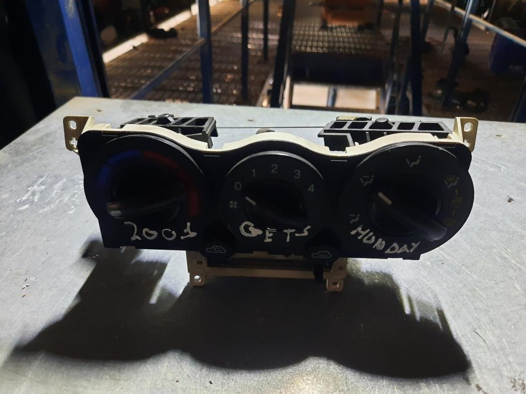 Mando calefaccion / A/A - Hyundai Getz (1.3 MPI (82 cv)) (2001)