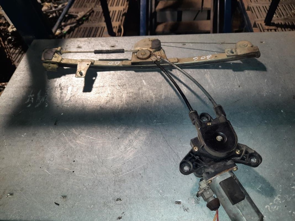 Elevalunas delantero derecho - Peugeot 306 (7B) (1.8 (110 cv))