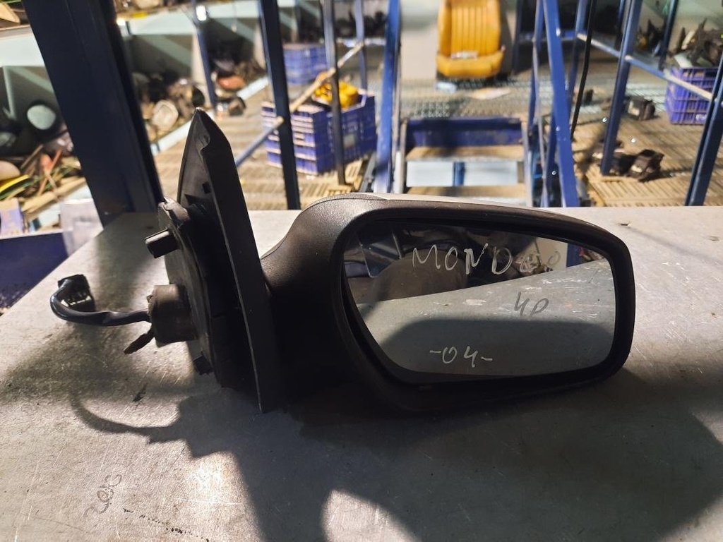Retrovisor derecho - Ford Mondeo II Hatchback (2.0 16V (145 cv)) (2004)