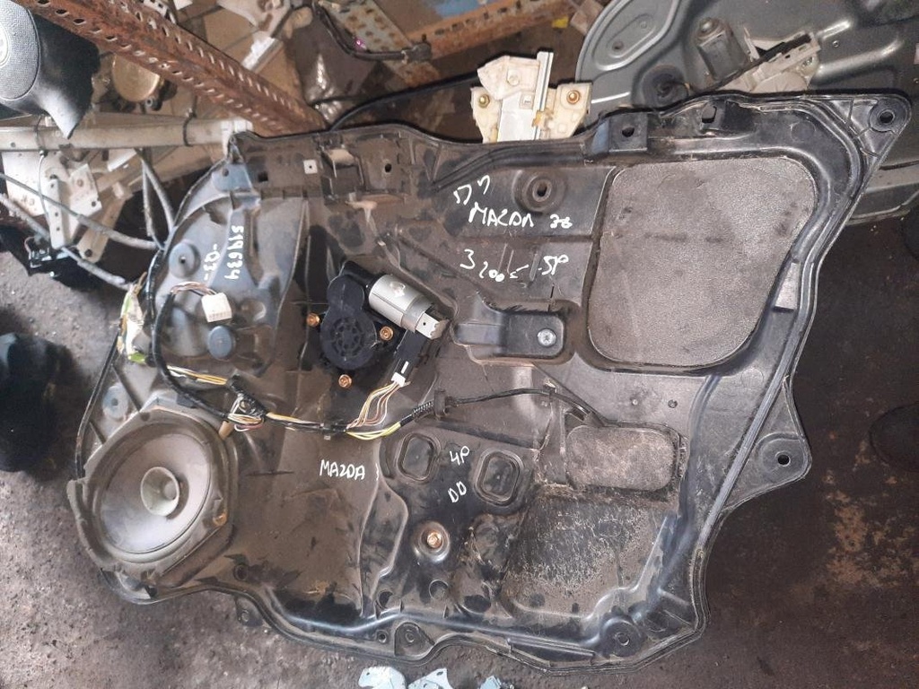 Elevalunas delantero derecho - Mazda 3 Hatchback (BK) (1.6 MZ-CD (110 cv)) (2005)