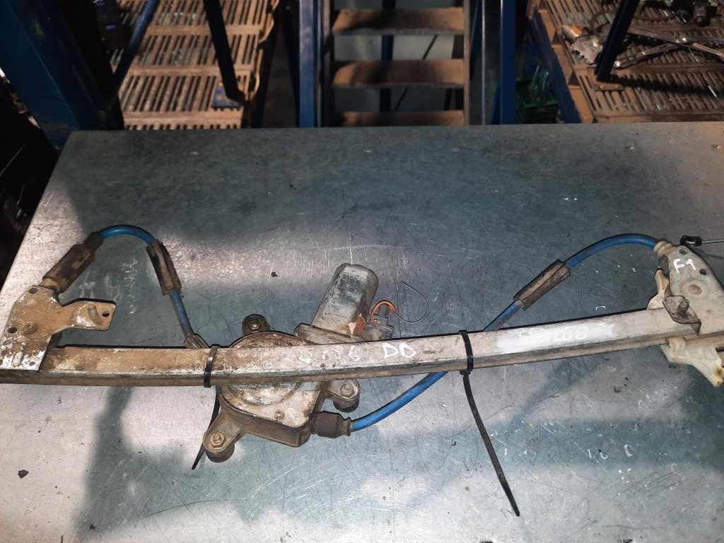 Elevalunas delantero derecho - Peugeot 406 (8) (1.8 i 16V (116 cv))