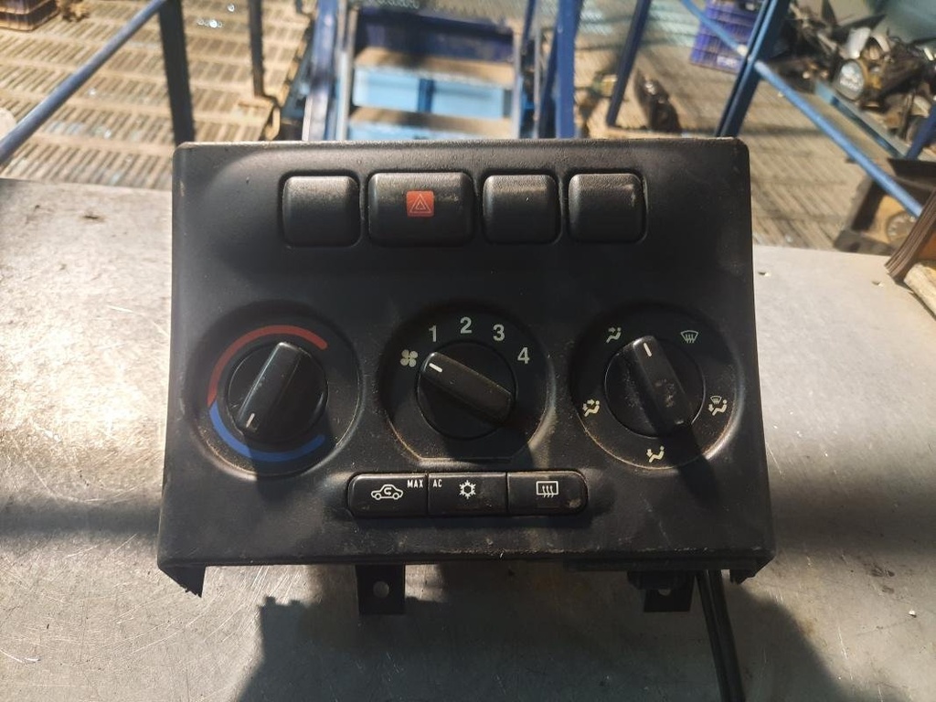 Mando calefaccion / A/A - Opel Zafira A (T3000) (1.8 16V (115 cv) Automatico)