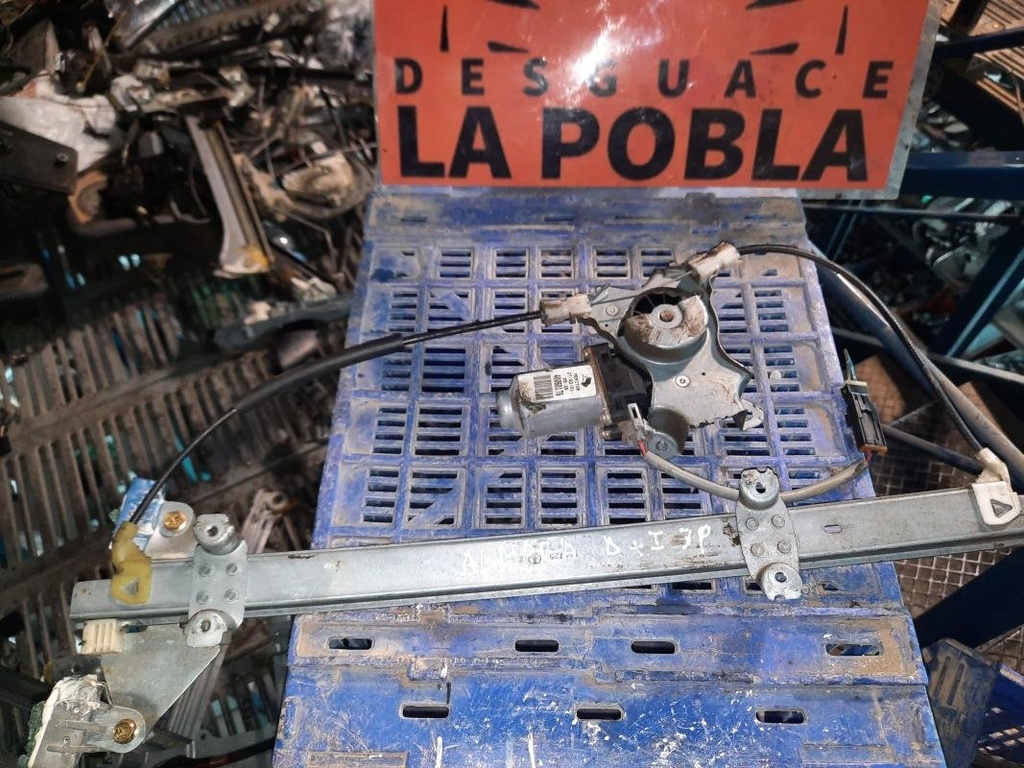 Elevalunas delantero izquierdo - Nissan Almera II (N16) (1.8 16V (114 cv))