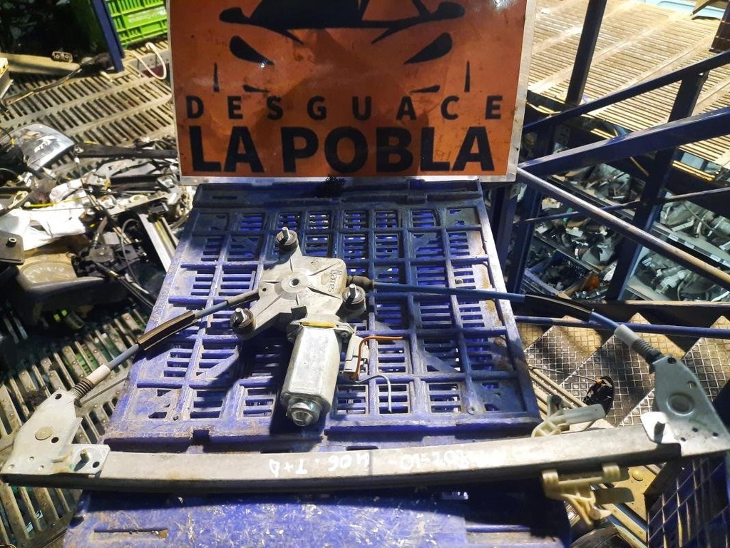 Elevalunas trasero derecho - Peugeot 406 (8) (1.9 D (75 cv))