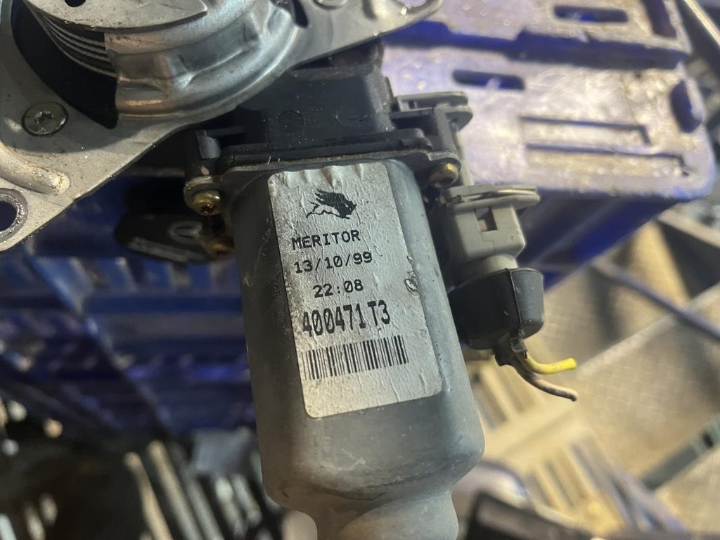 Elevalunas delantero izquierdo - Peugeot 306 (7B) (1.8 ST (101 cv)) (2001)
