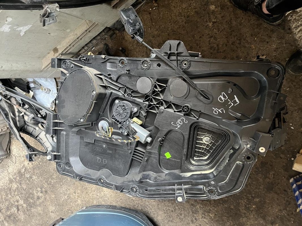 Elevalunas delantero derecho - Ford Fiesta VI (1.4 16V (80 cv) Automatico) (2005)
