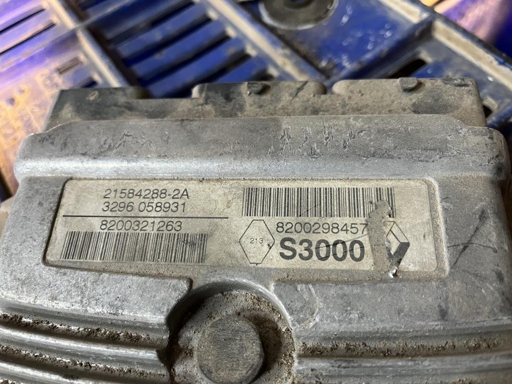 Centralita motor uce - Renault Megane II (1.4 16V (98 cv)) (2005)
