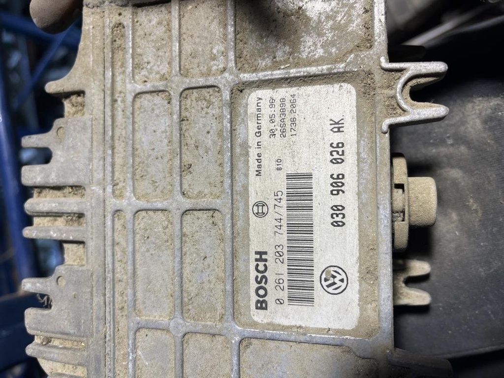 Centralita motor uce - Volkswagen Polo III (6N/6KV) (1.6 (75 cv)) (1995)