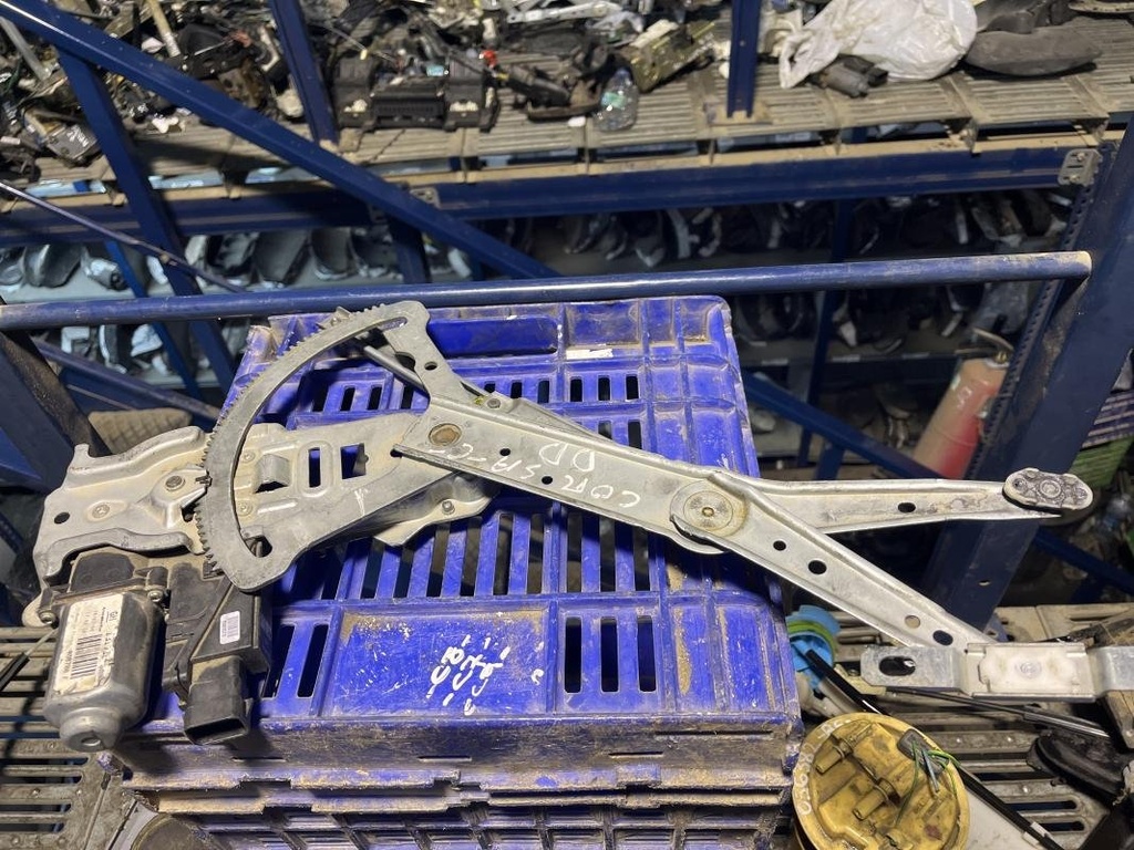 Elevalunas delantero derecho - Opel Corsa C (1.2 16V (75 cv))