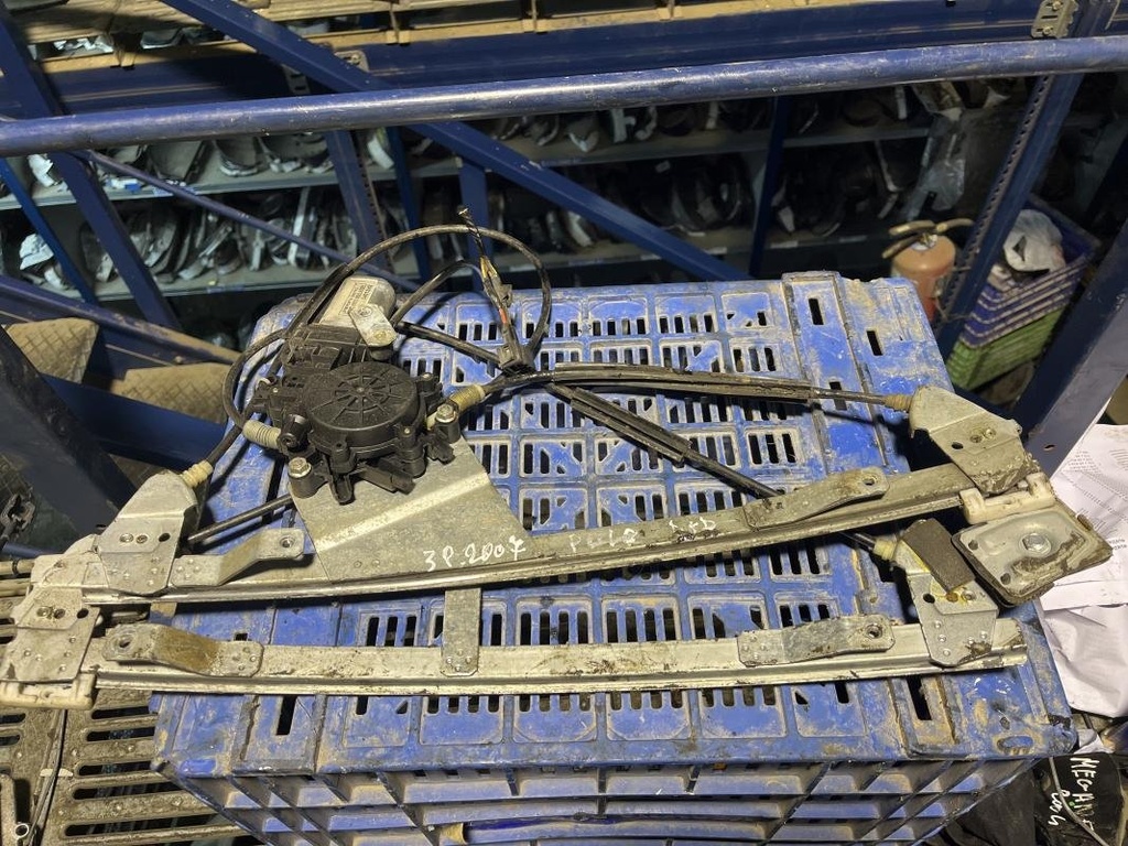 Elevalunas delantero derecho - Volkswagen Polo III (6N/6KV) (1.3 (55 cv))