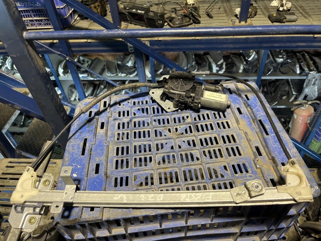 Elevalunas delantero izquierdo - Ford Fiesta IV - V (1.3 i (50 cv))