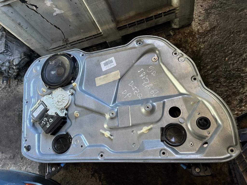 Elevalunas delantero izquierdo - Seat Ibiza III (1.4 16V (100 cv)) (2004)