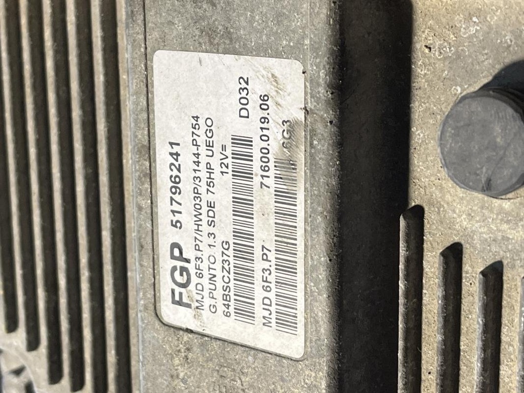 Centralita motor uce - Fiat Punto III (1.3 16V CDRi Multijet (3 dr) (70 cv)) (2004)