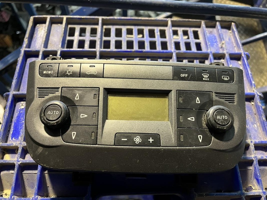 Mando calefaccion / A/A - Fiat Punto III (1.2i 16V (80 cv) CVT) (2004)