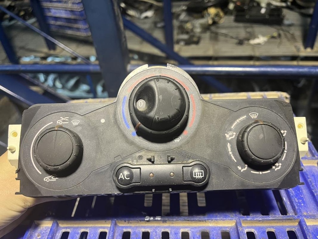 Mando calefaccion / A/A - Renault Megane II (1.5 dCi (101 cv) Automatico) (2005)