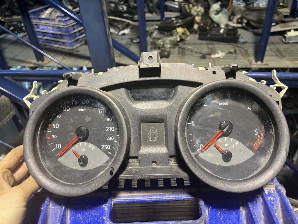 Cuenta kilometros - Renault Megane II (1.5 dCi (101 cv) Automatico) (2005)