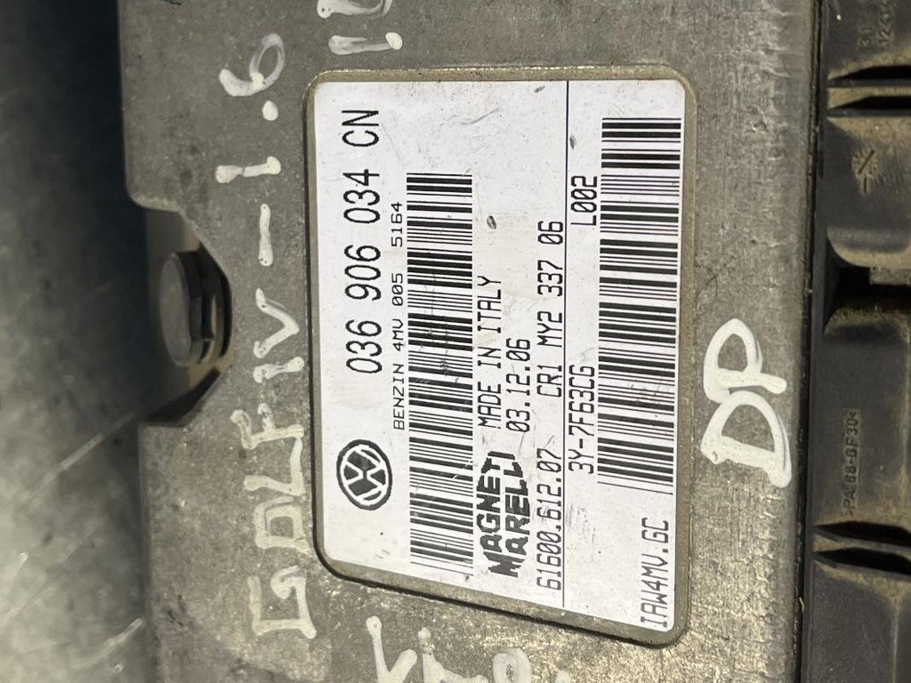Centralita motor uce - Volkswagen Golf IV (1J1) (1.8 (125 cv))