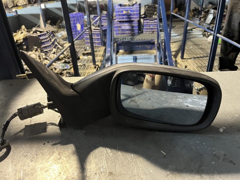 Retrovisor derecho - Renault Laguna II (1.8 16 V (BG0B, BG0C, BG0J, BG0M, GG0V) (121 cv))