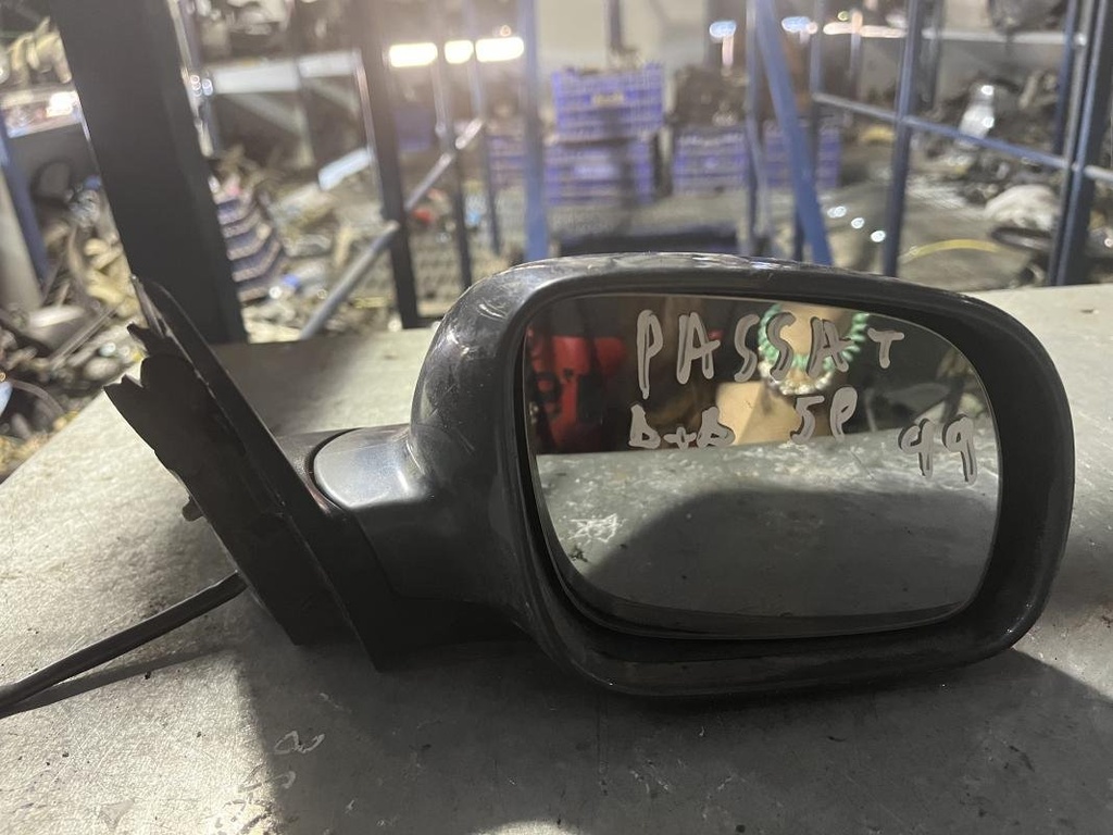 Retrovisor derecho - Volkswagen Passat (B5) (1.8 20V Syncro (125 cv)) (1999)