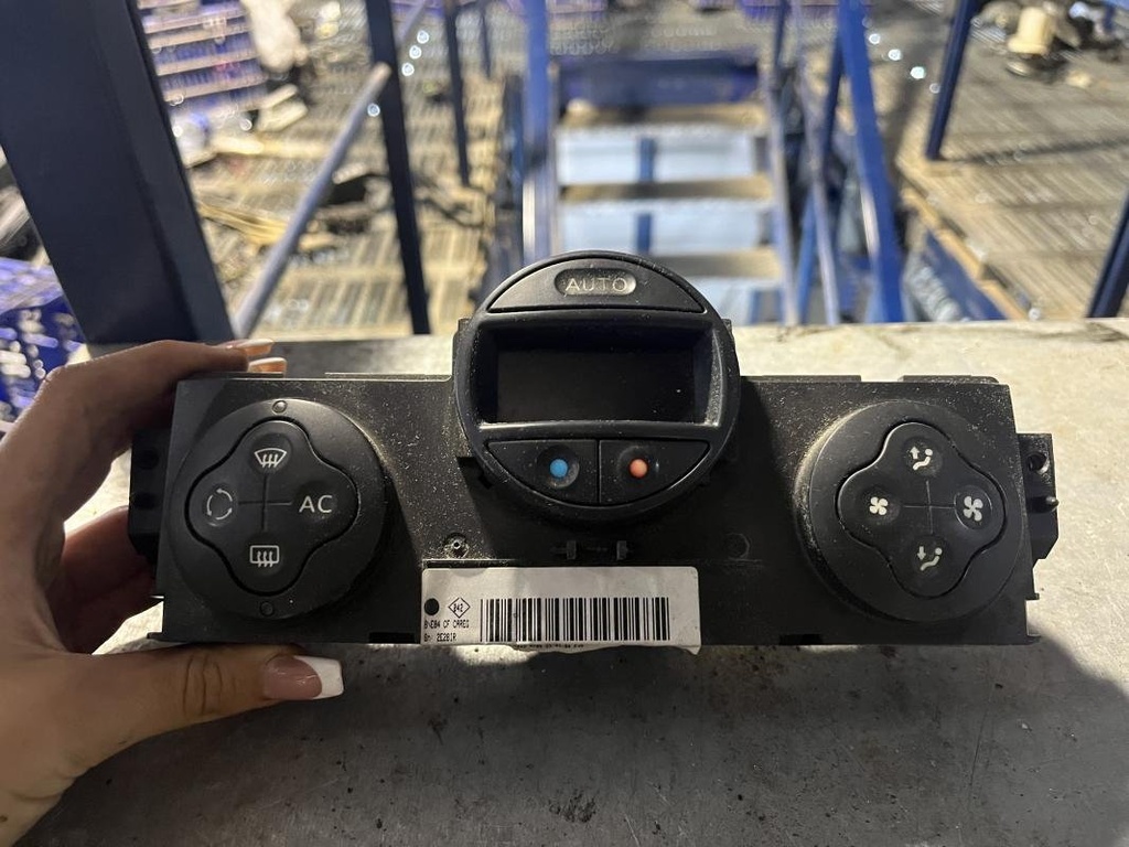 Mando calefaccion / A/A - Renault Megane II (1.5 dCi (101 cv) Automatico)