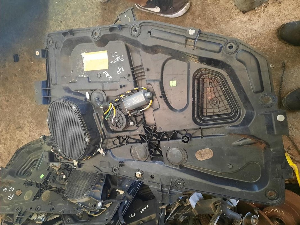 Elevalunas delantero izquierdo - Ford Fusion (1.2 i 16V (75 cv)) (2005)