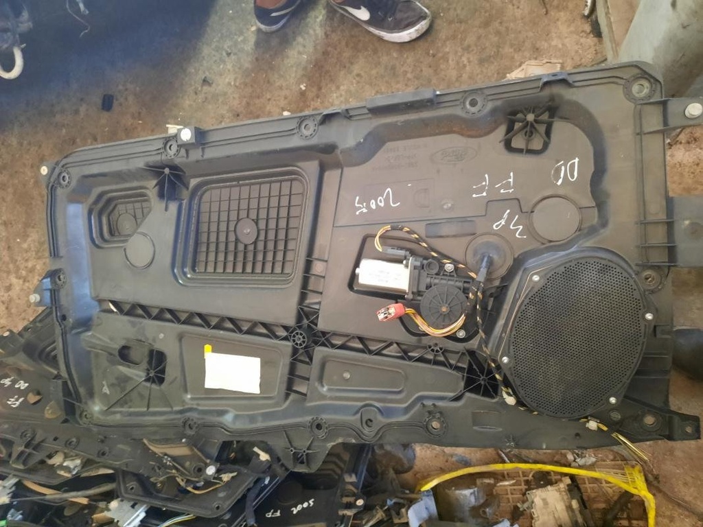 Elevalunas delantero derecho - Ford Fiesta VI (1.4 16V (80 cv)) (2005)
