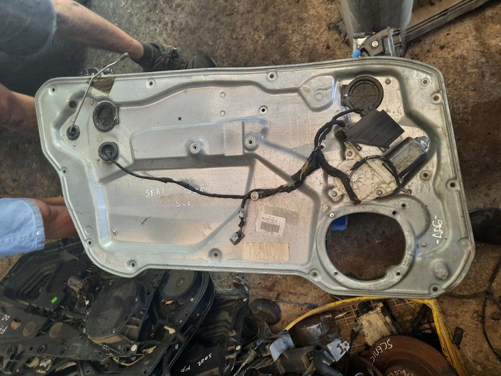 Elevalunas delantero izquierdo - Seat Ibiza III (1.4 16V (100 cv))
