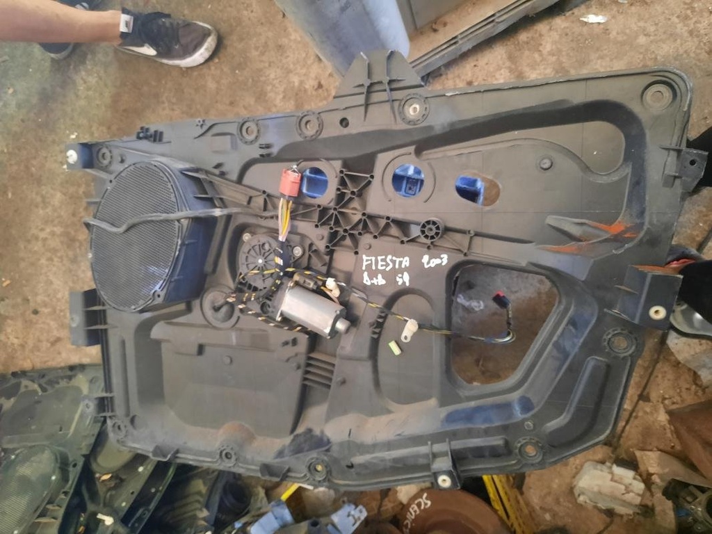 Elevalunas delantero derecho - Ford Fiesta VI (1.4 16V (80 cv)) (2003)